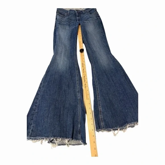 Ariat REAL Denim Flare Jeans 28R Medium Wash Raw Hem Western Y2K Boho - Picture 5 of 6